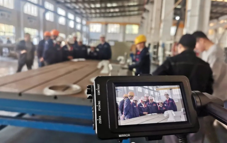 《非凡匠人》欄目組走進(jìn)汩鴻環(huán)保：精工品質(zhì)，匠心智造